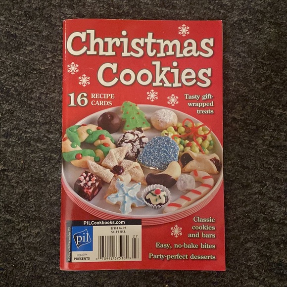 6 Holiday Cookbooks - Hundreds of Recipes inside!  Like NEW condition softbooks - Picture 3 of 7